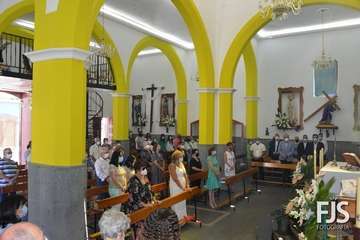 Solemne función religiosa en el templo de Lomo Magullo en honor de la Virgen de las Nieves/Francisco Javier Santana.